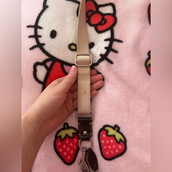 Coach Purse Crossbody!🤍 - Picture 5 of 6